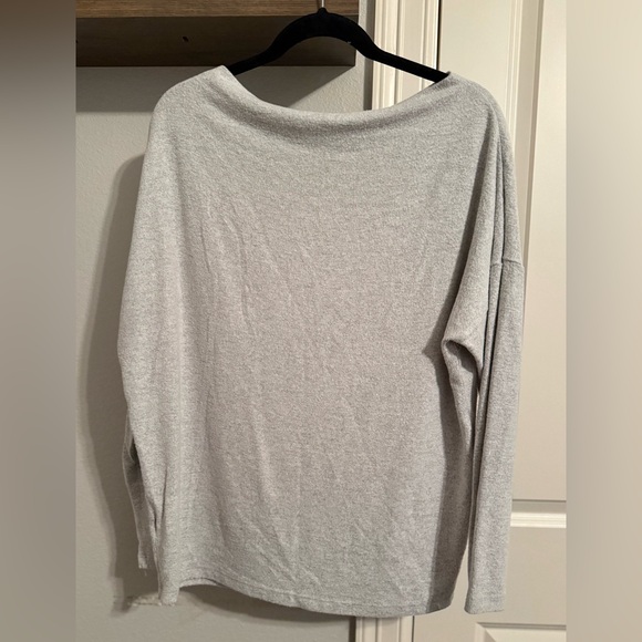 Evereve Sweaters - Evereve Gray Crew Neck Sweater
